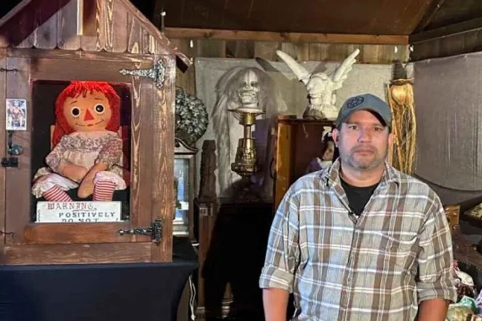 Investigador paranormal Dan Rivera morre durante turnê com Annabelle; causa da morte é desconhecida boneca assombrada