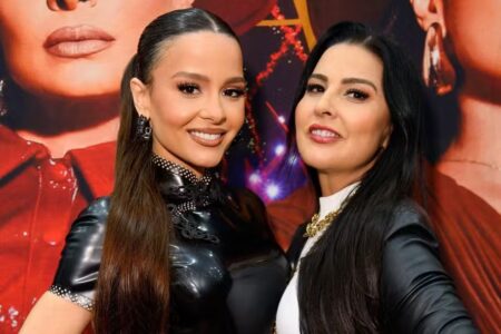 Maiara posa com a mãe nos bastidores de show em Goiás e foto repercute