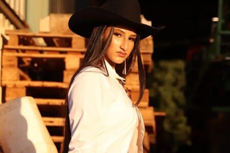 Conheça a jovem de 16 anos eleita rainha da festa de rodeio de Iporá; vídeo Geovanna Ferreira, elegância e simpatia fizeram ganhar o concurso