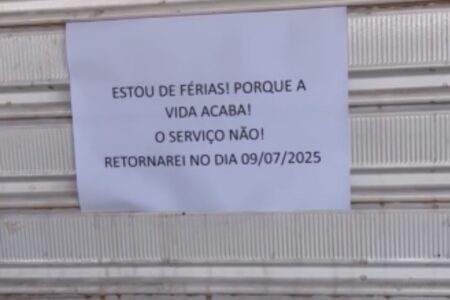 Aviso de férias no centro de Goiânia (Foto: Reprodução)