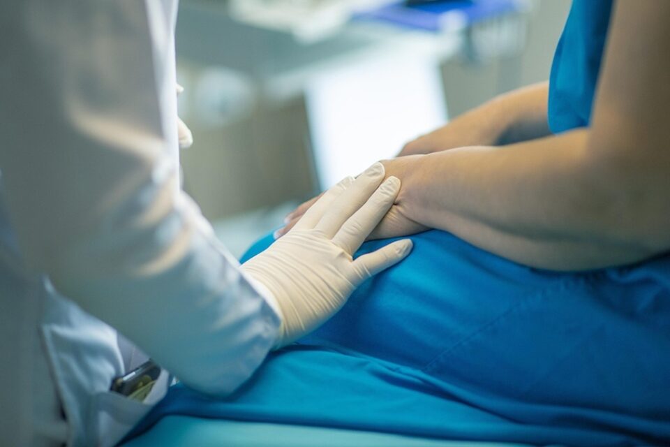 Justiça condena clínica e médicos de Goiás por erro em laudo que atrasou diagnóstico de câncer