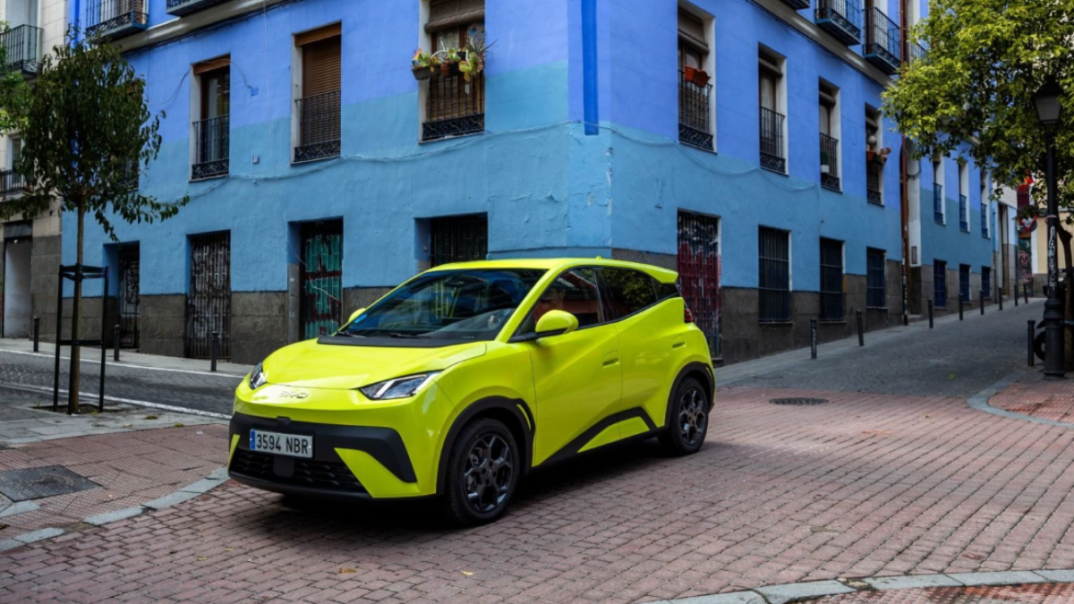 Imagem de um carro da marca BYD