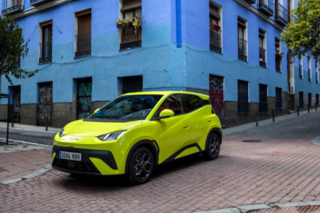 Imagem de um carro da marca BYD