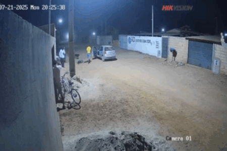 Câmeras de segurança registraram o crime (Foto: Reprodução)