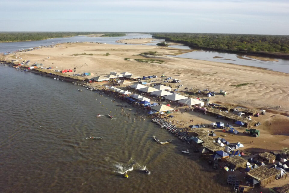 Praias do Rio Araguaia atraem turistas em julho