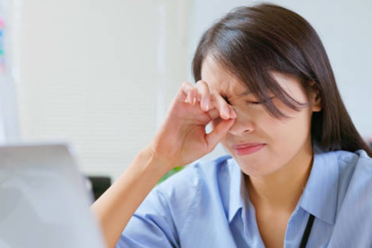 Oftalmologista alerta para os riscos da síndrome do olho seco durante período de férias