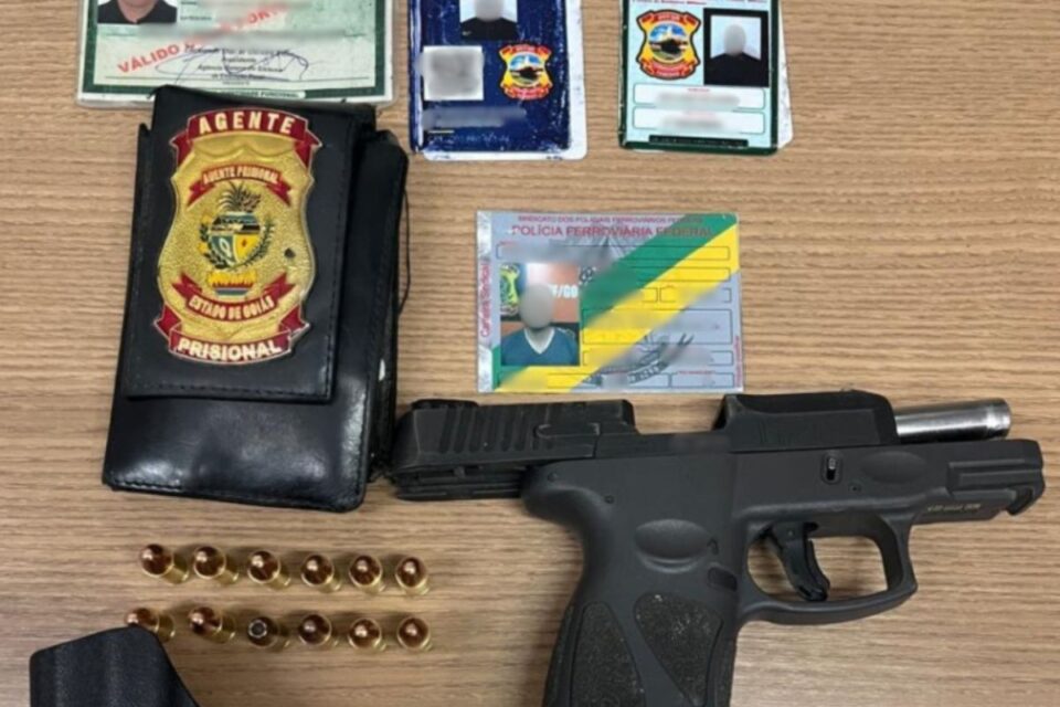 PF prende criminosos que se passavam por policiais federais em Goiânia (Foto: Divulgação)