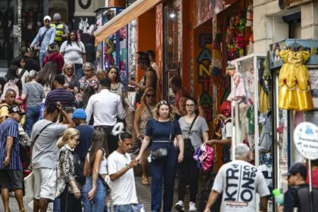 Pirataria é fiscalizada e combatida, dizem lojistas da 25 de Março