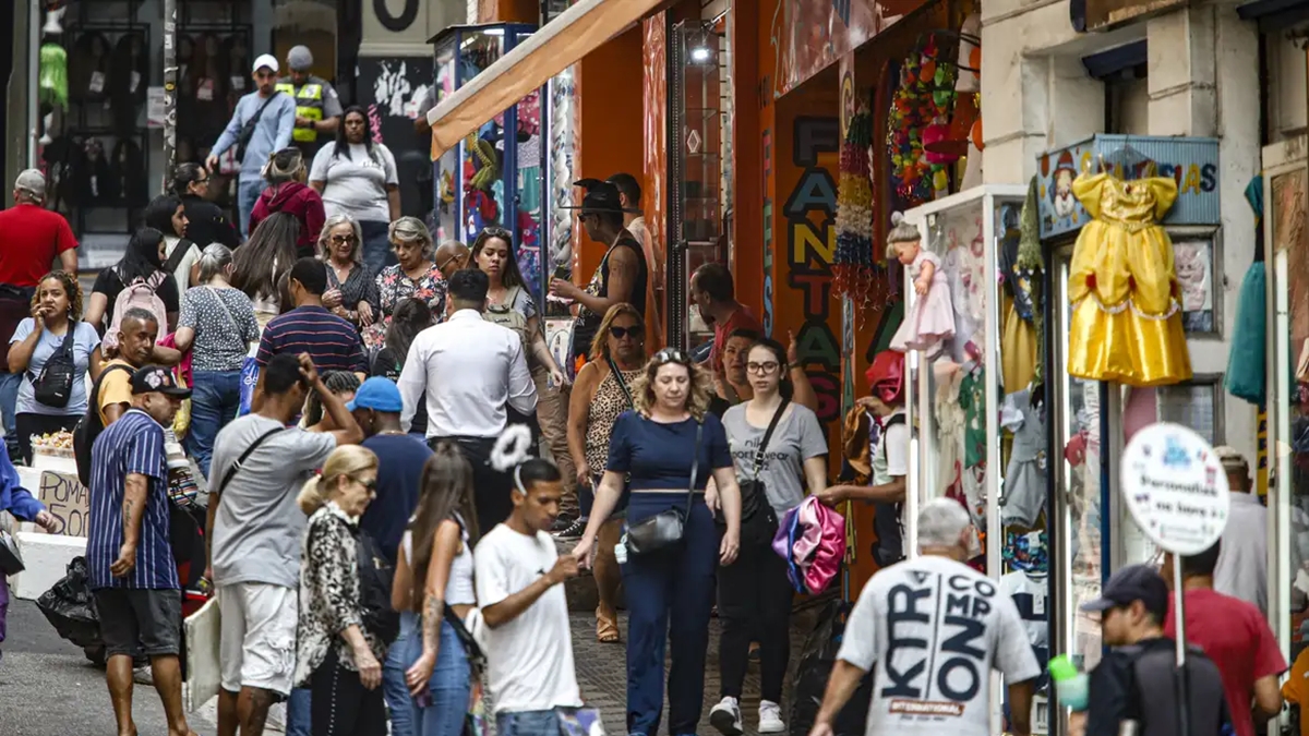 Pirataria é fiscalizada e combatida, dizem lojistas da 25 de Março
