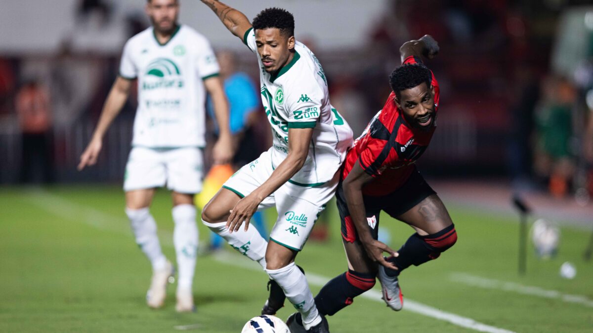 Atlético empata com a Chapecoense e chega a quatro jogos sem vencer na Série B 1 Atlético