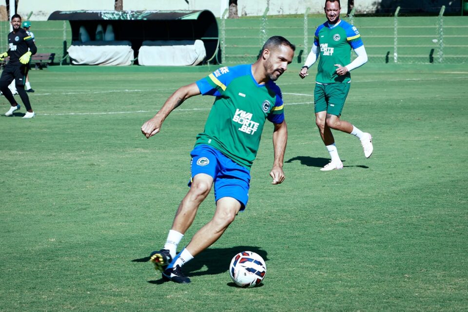 Anselmo Ramon em treino pelo Goiás