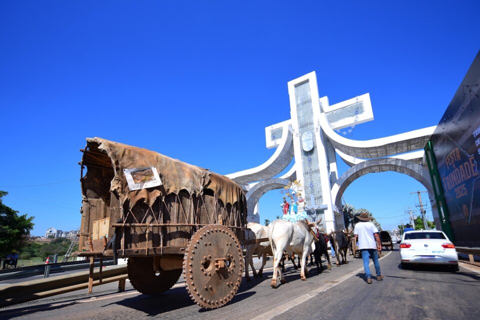 Romaria dos carros de bois é tradição de fé em Trindade