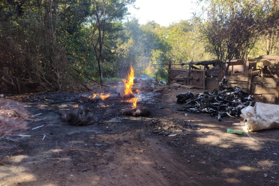 Local onde estava sendo queimado o material