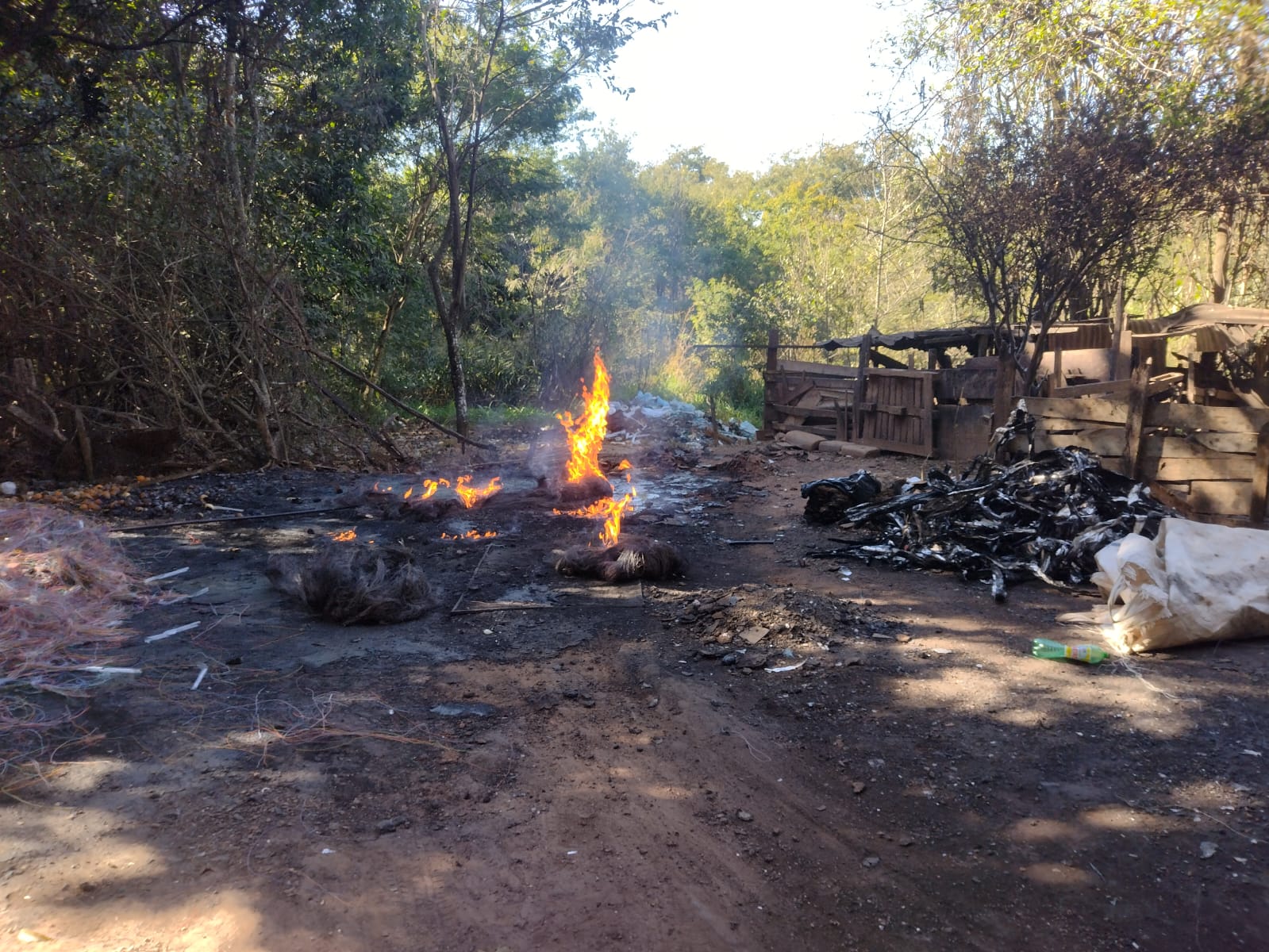 Local onde estava sendo queimado o material