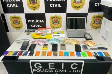 Polícia cumpre 16 mandados contra organização especialista em golpe da central bancária; vítima perdeu R$ 100 mil em Aparecida de Goiânia