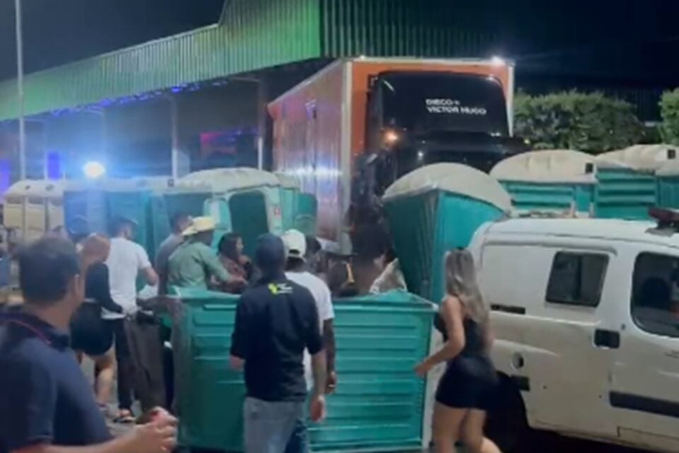 ônibus-dupla-diego-e-vitor-hugo