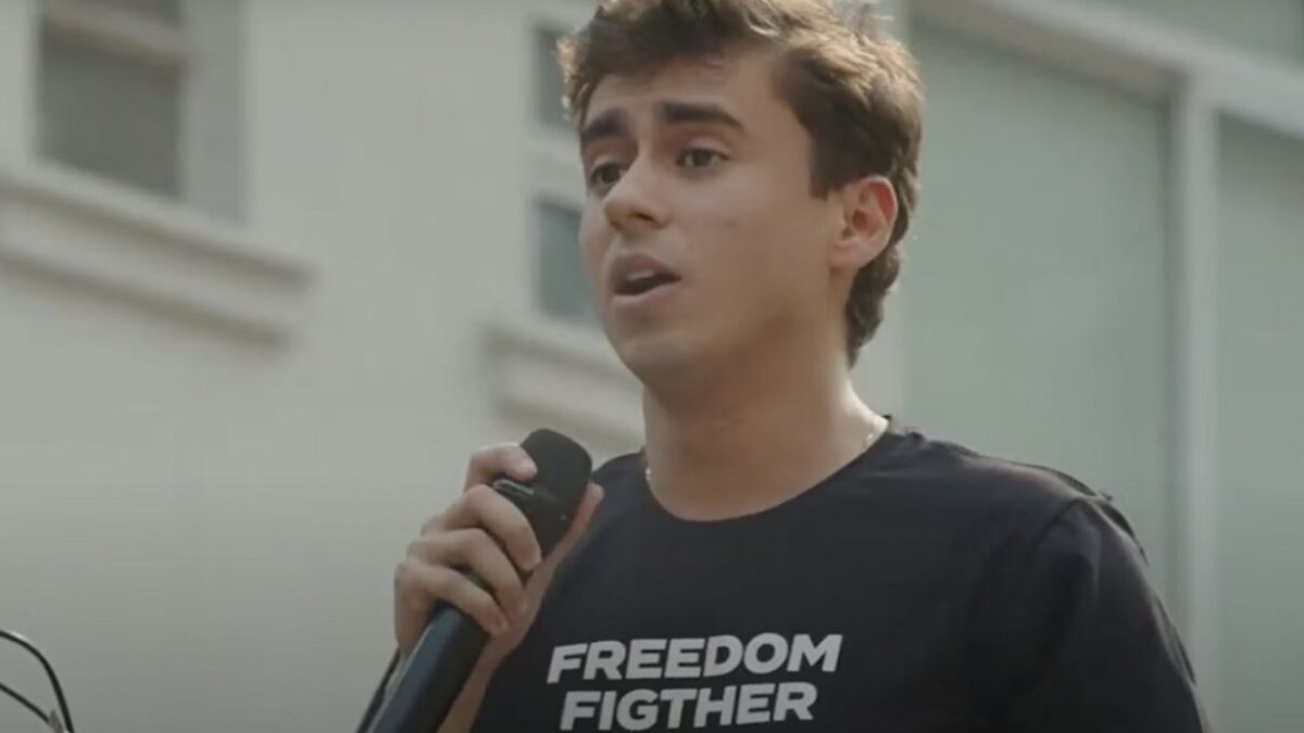 Nikolas Ferreira pede prisão de Moraes: "STF não está acima do Brasil” Deputado participou de manifestação bolsonarista na avenida Paulista