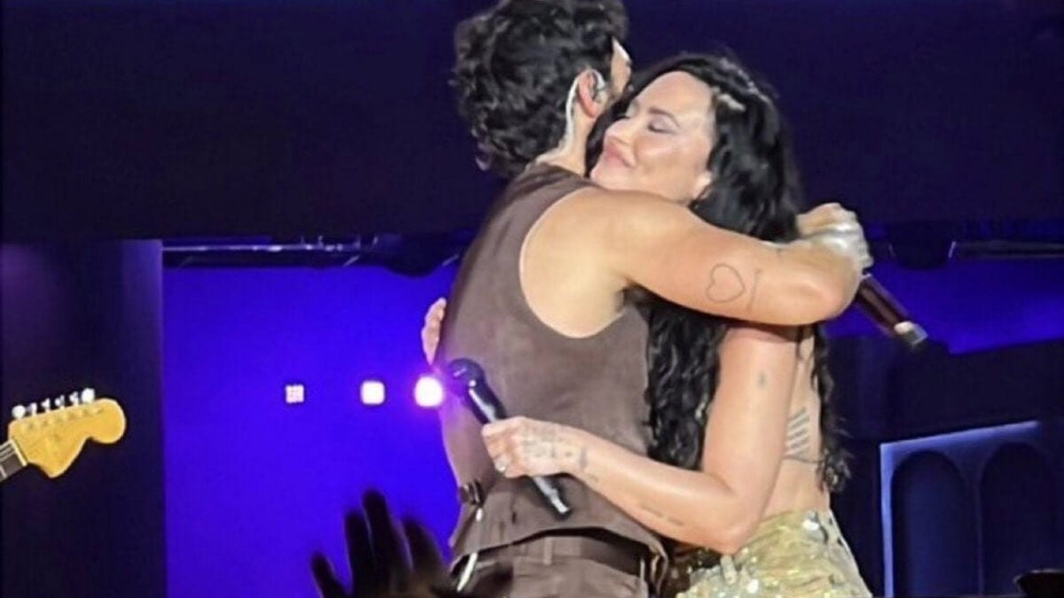 Demi Lovato e Jonas Brothers relembram hits de 'Camp Rock' em turnê nos EUA