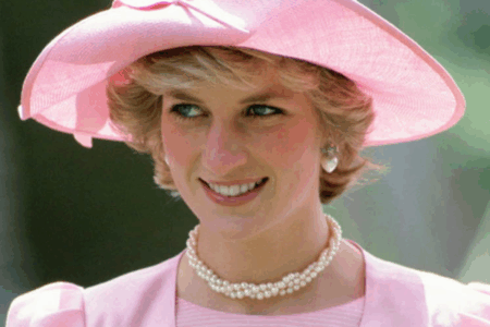 Cápsula do tempo enterrada pela princesa Diana há 34 anos é aberta; saiba o que tem dentro Itens representam espírito cultural da década