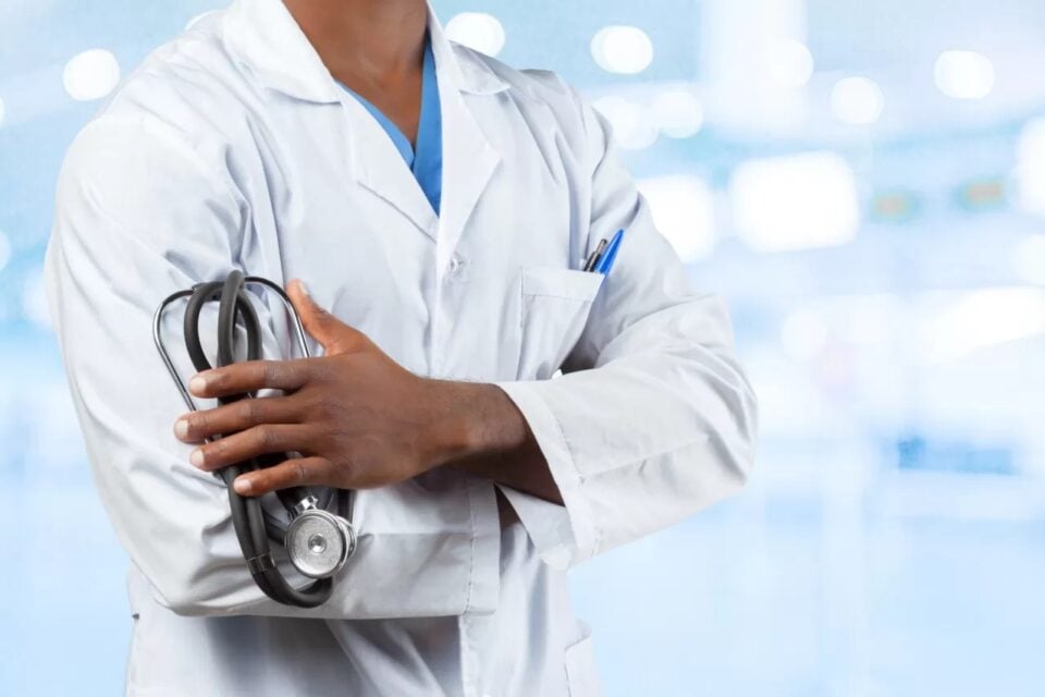 MEC vai punir cursos de medicina mal avaliados a partir de 2026 Faculdades que persistirem com baixo desempenho poderão ter cursos cancelados