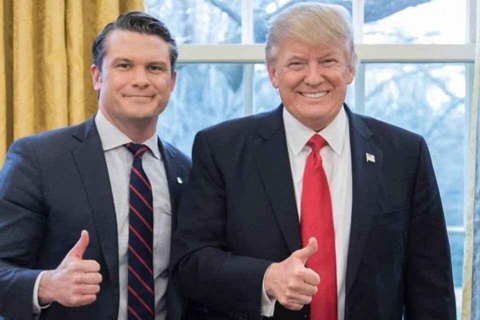 Secretário de Defesa dos EUA compartilha vídeo com pastores dizendo que mulheres não devem votar Pete Hegseth com Doug Wilson