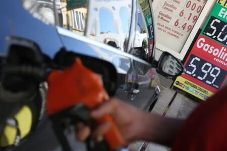 Diretor de centro de distribuição de combustíveis em Goiás teria avisado caminhoneiros sobre operação