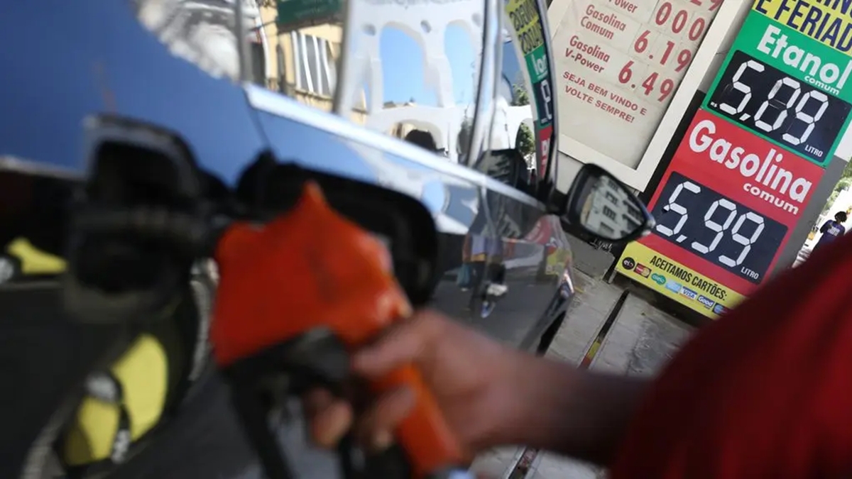 Diretor de centro de distribuição de combustíveis em Goiás teria avisado caminhoneiros sobre operação