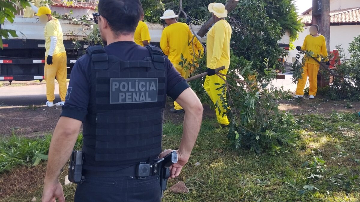 Imagem dos detentos trabalhando