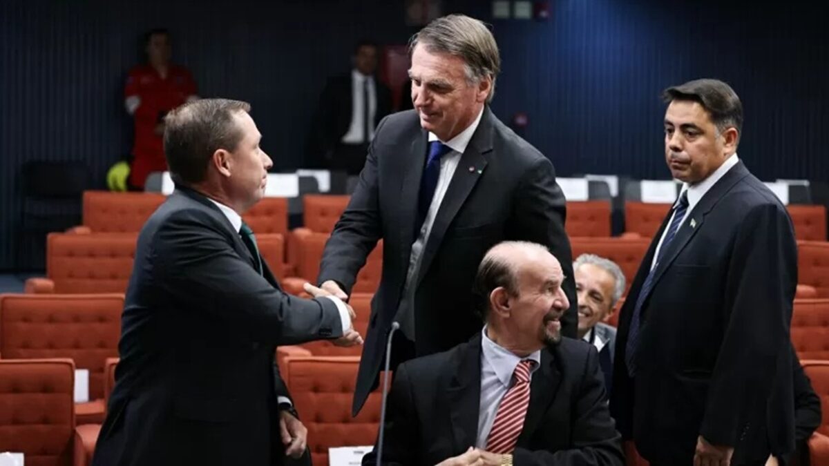 Veja o que a defesa de Bolsonaro disse ao STF nas alegações finais do processo sobre a trama golpista anulação de delação de Mauro Cid