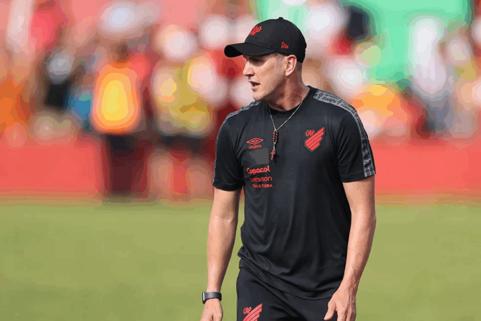 Paulo Turra em passagem pelo Athletico-PR