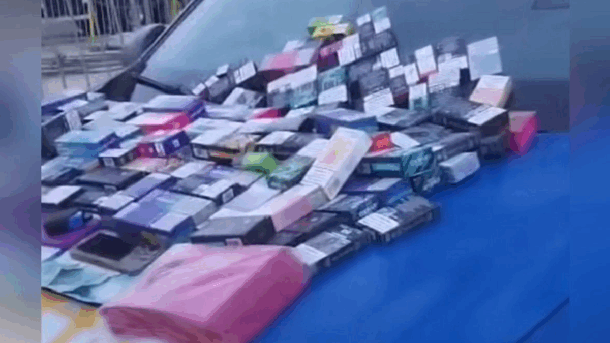 Cigarros eletrônicos apreendidos (Foto: Reprodução)