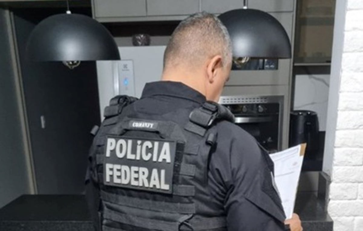 Imagem dos agentes no local