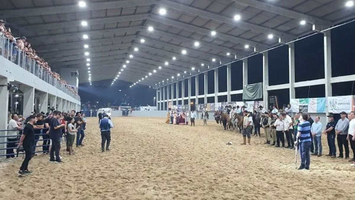 Bebê de três meses é pisoteado por boi durante festival no Paraná (Foto: redes sociais)