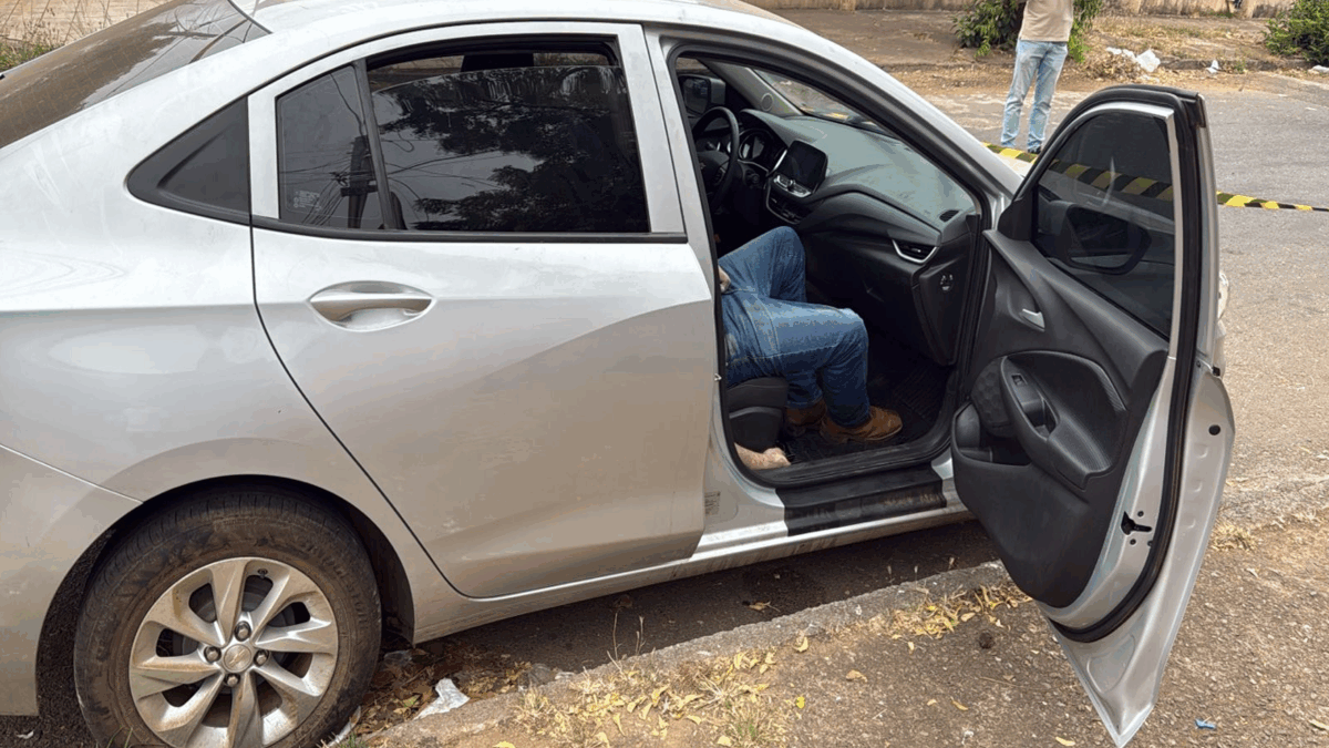 Homem foi encontrado morto dentro do próprio carro (Foto: Reprodução)