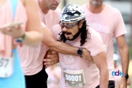 Bell Marques se pronuncia após passar mal em corrida; vídeo Cantor, de 72 anos, estava em evento promovido por ele mesmo