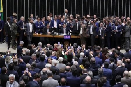 Corregedoria da Câmara decide suspensão de deputados que participaram do motim em 48h