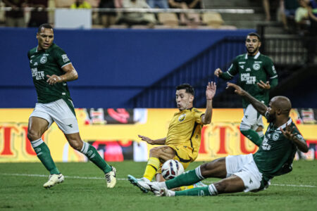 Goiás e Amazonas empatam, mas clube Esmeraldino retoma a liderança