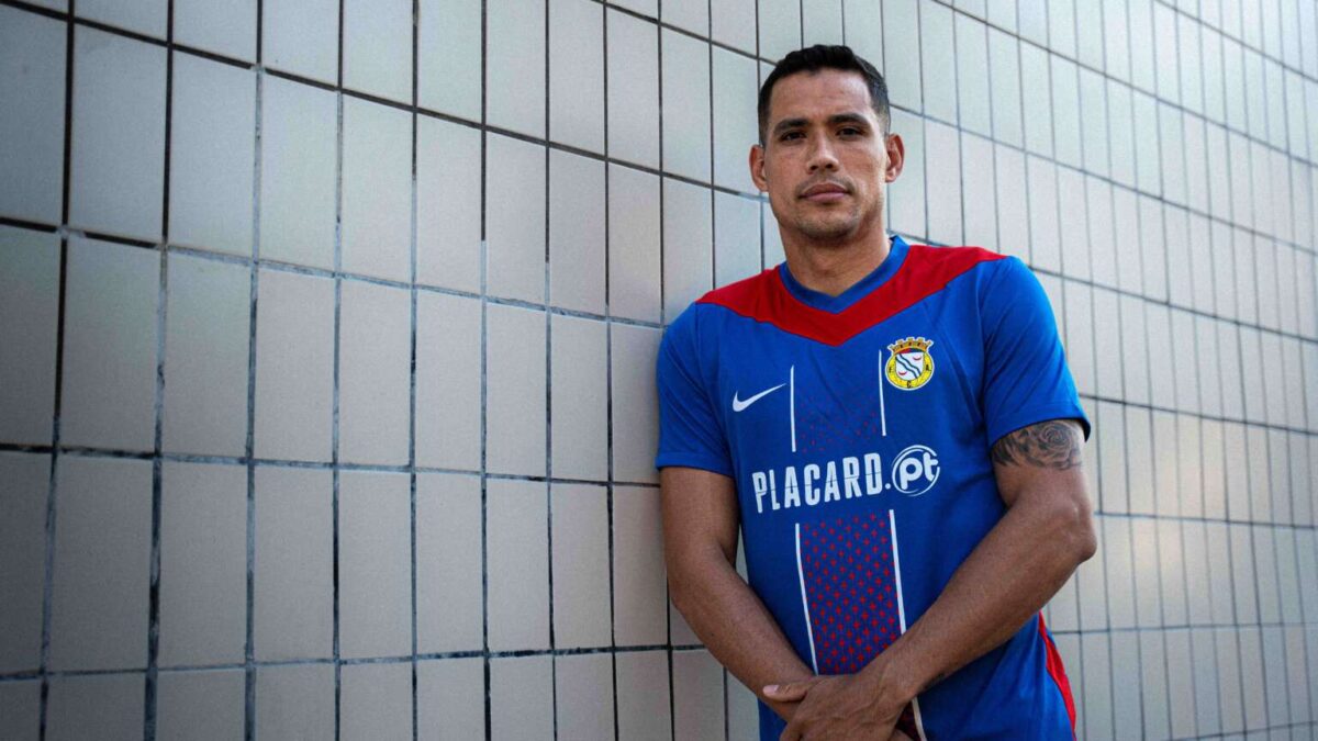 Sandro Lima, atacante do Alverca, de Portugal