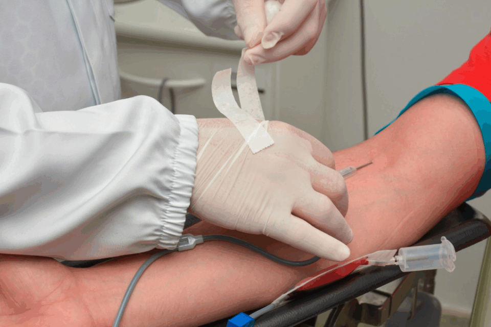 Banco de Sangue do Hospital Araújo Jorge precisa com urgência de doações de sangue