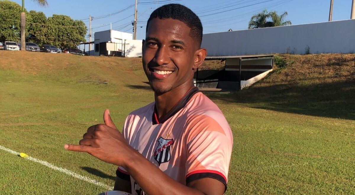 Luan Sales, novo lateral-direito do Anápolis