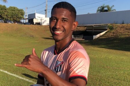 Luan Sales, novo lateral-direito do Anápolis
