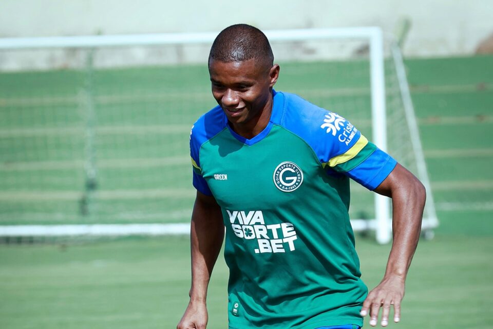 Juninho em treino pelo Goiás