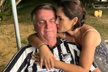 Bolsonaro transferiu R$ 2 milhões a Michelle para esconder dinheiro, diz PF Eduardo Bolsonaro também teria transferir recursos para mulher