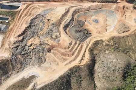 Lixão de Padre Bernardo: 35% do lixo que desmoronou já foi removido (Foto: Divulgação)