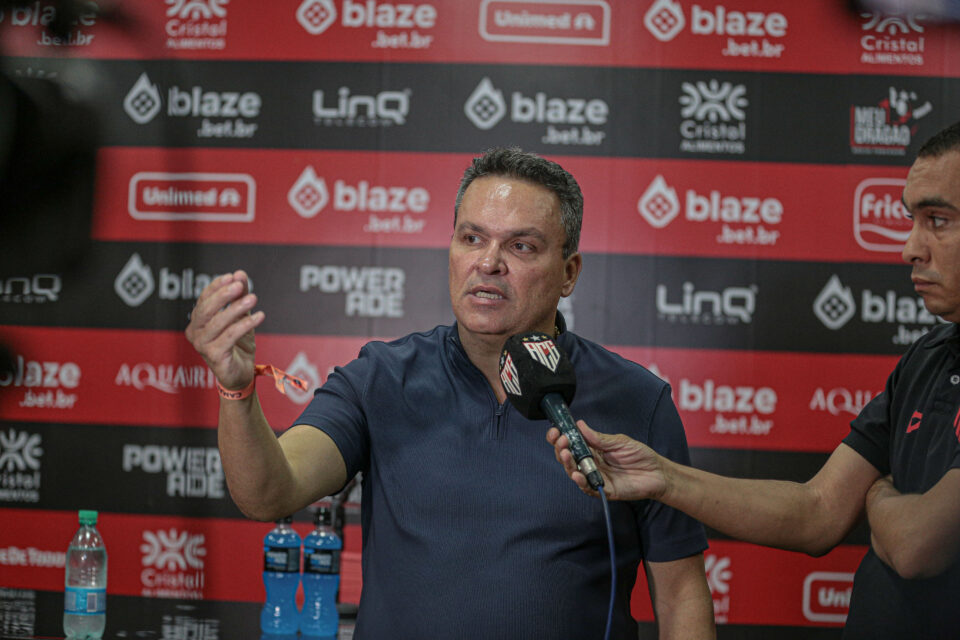 Adson diz que objetivo do Atlético é os 45 pontos