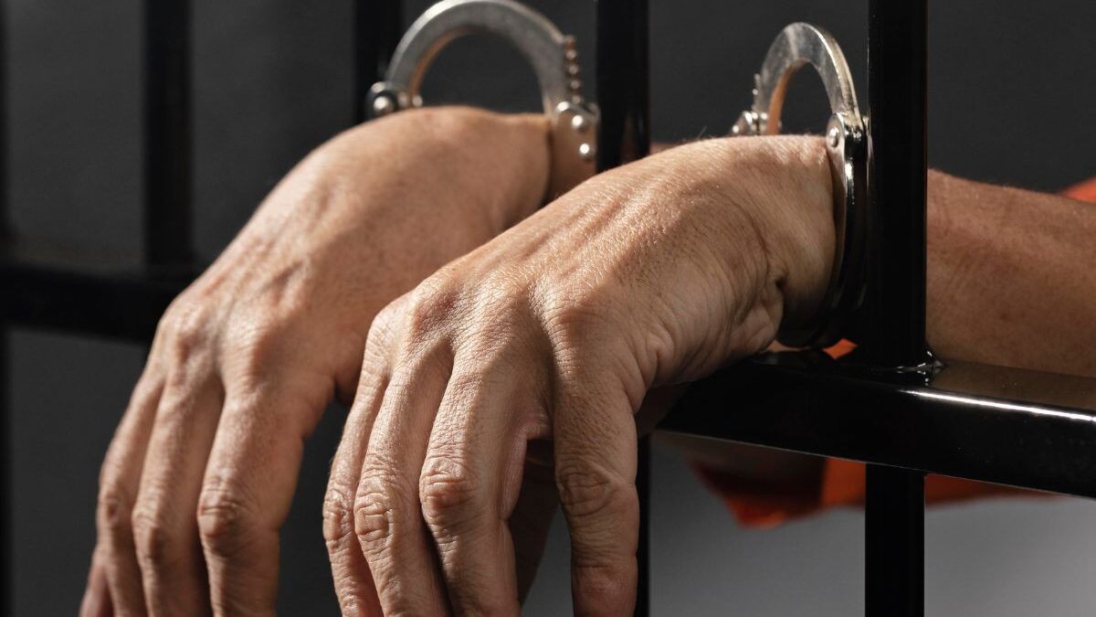 Homem preso praticando atos obscenos já tinha sido visto antes perto de escolas no Marista (Foto: Freepik)