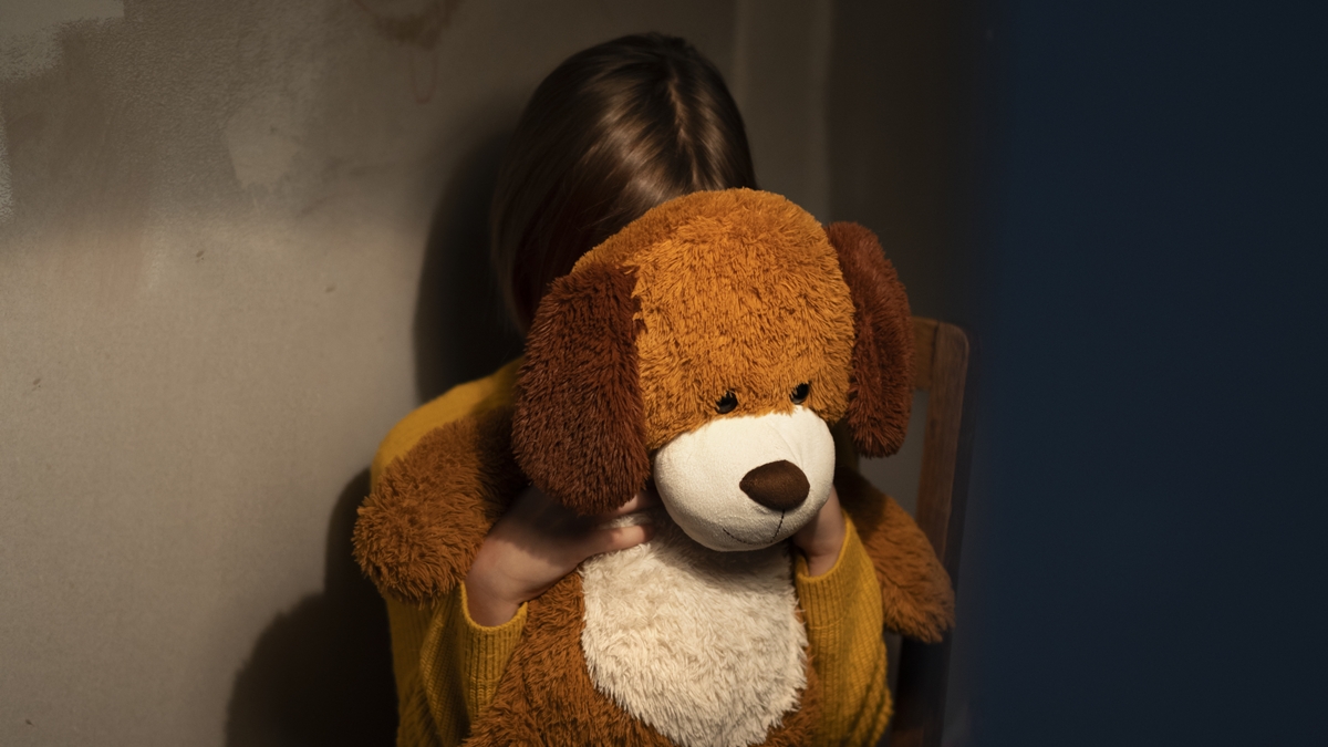 Justiça condena padrasto a 30 anos por abusar da enteada em São Miguel do Passa Quatro