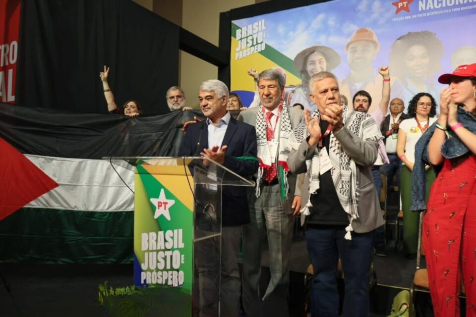Encontro nacional do PT em Brasília usou cores da bandeira do Brasil (Foto: Reprodução/Humberto Costa)