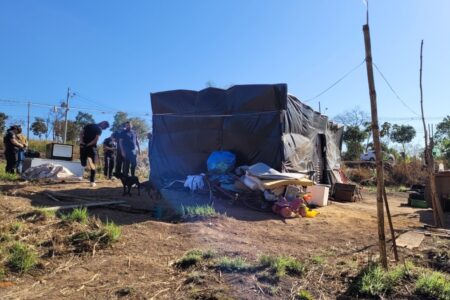 Prefeitura volta a notificar famílias que moram em APP às margens de córrego para que saiam do local (Foto: Prefeitura de Goiânia)
