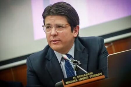 Morre Miguel Uribe, presidenciável baleado durante comício na Colômbia Um dos favoritos na corrida eleitoral foi baleado na cabeça em junho